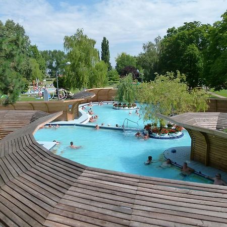 Thermal Apartmanhaz Комаром Экстерьер фото