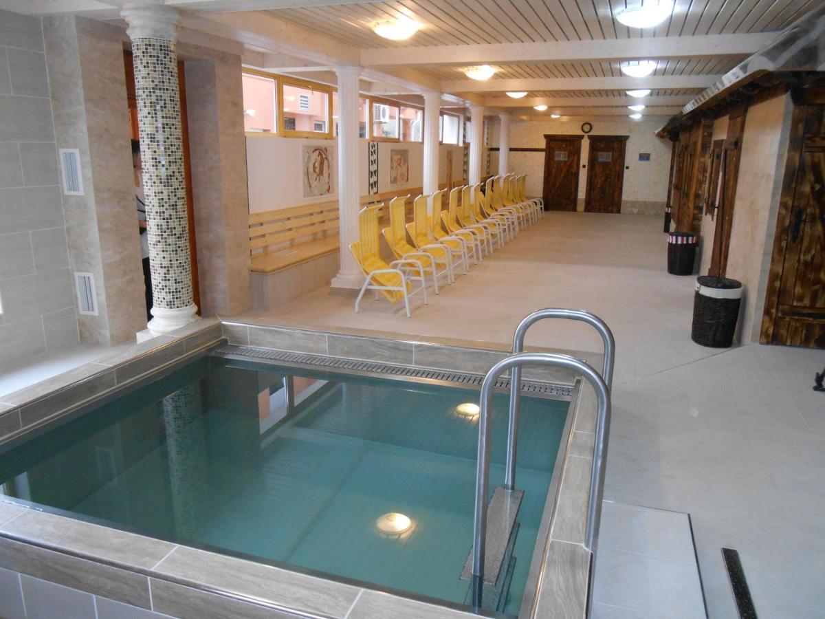 Thermal Apartmanhaz Комаром Экстерьер фото