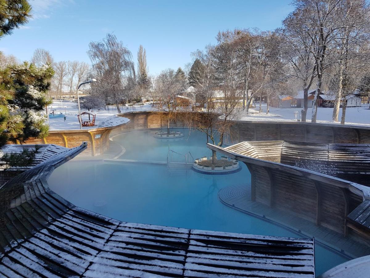Thermal Apartmanhaz Комаром Экстерьер фото
