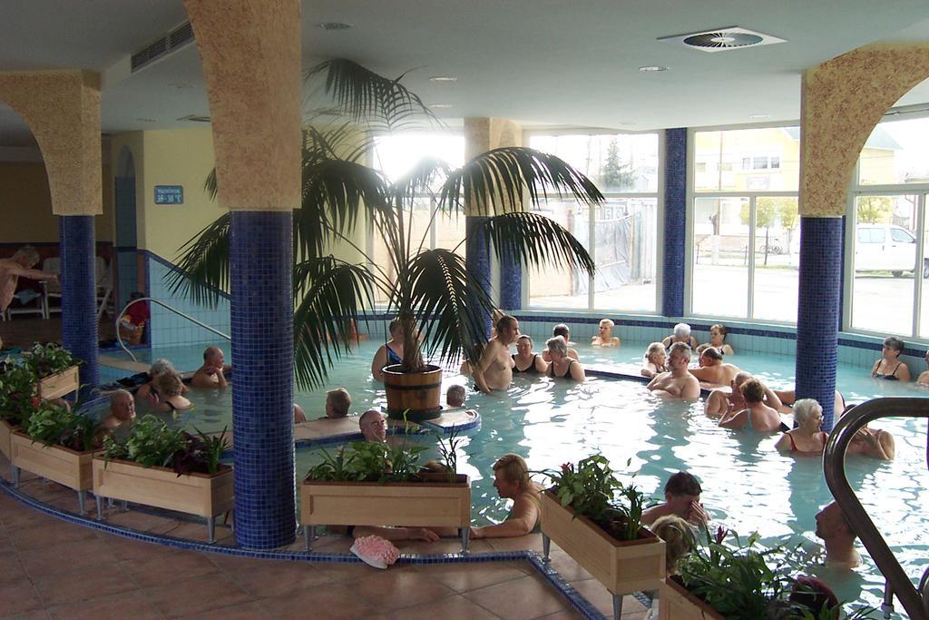 Thermal Apartmanhaz Комаром Экстерьер фото